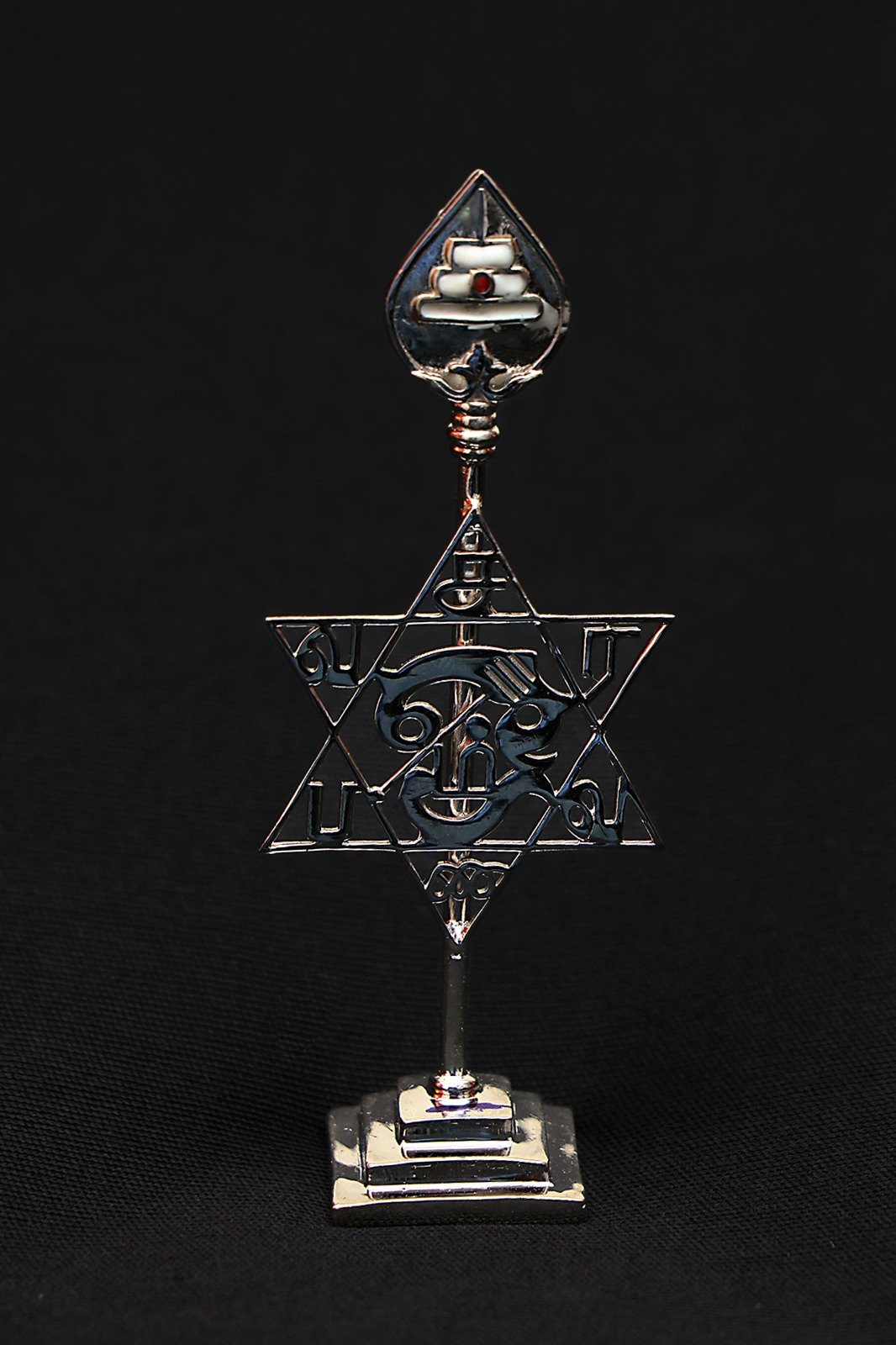 The Shatkona Saravanabhava Pure Silver Murugan Vel